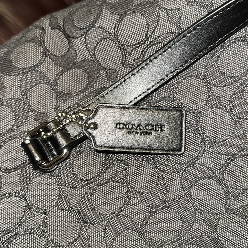 ***SOLD** NWOT Coach Canvas & Leather Signature Gallery Tote - Picture 15 of 15